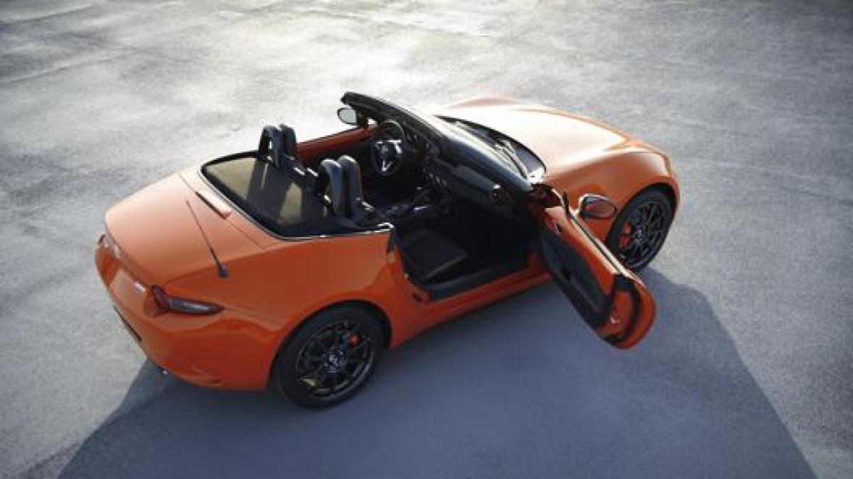 Mazda MX-5, una versione speciale da soli 990 kg