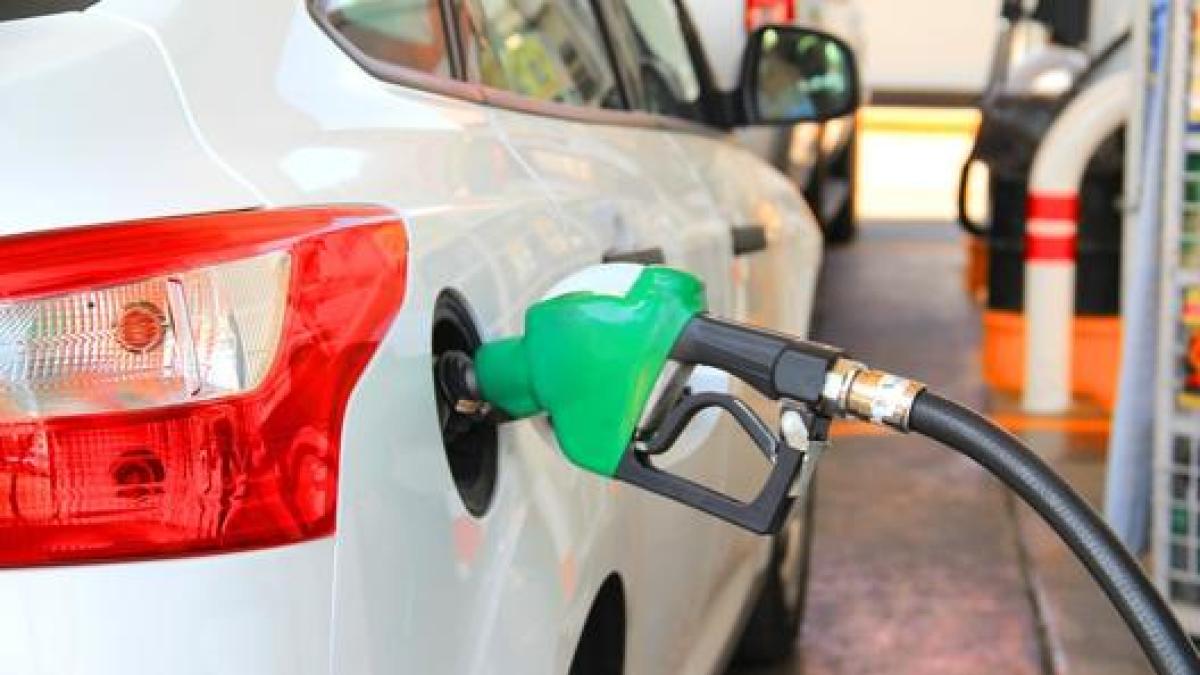 Carburanti, prezzi in impennata: il gasolio sopra i 2 euro al litro di media