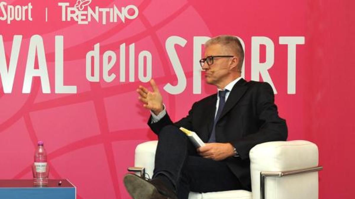 la rai perde una voce storica di calcio e sport va in pensione stefano bizzotto da Gazzetta.it la rai perde una voce storica di calcio e sport va in pensione stefano bizzotto