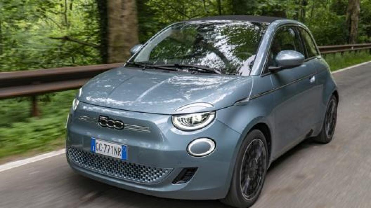 Fiat 500 elettrica cabrio: infotelematica e allestimenti della city car