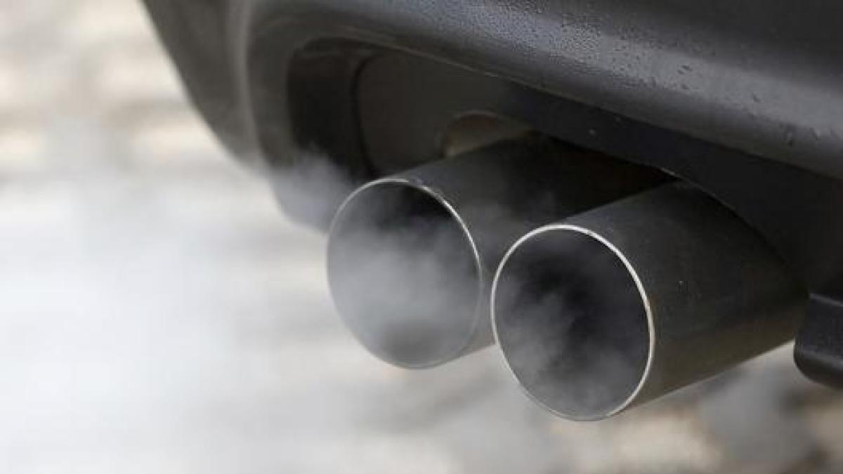 Torino, livelli di smog troppo elevati: stop alle auto diesel Euro 5 per tre giorni Torino, livelli di smog troppo elevati: stop alle auto diesel Euro 5 per tre giorni
