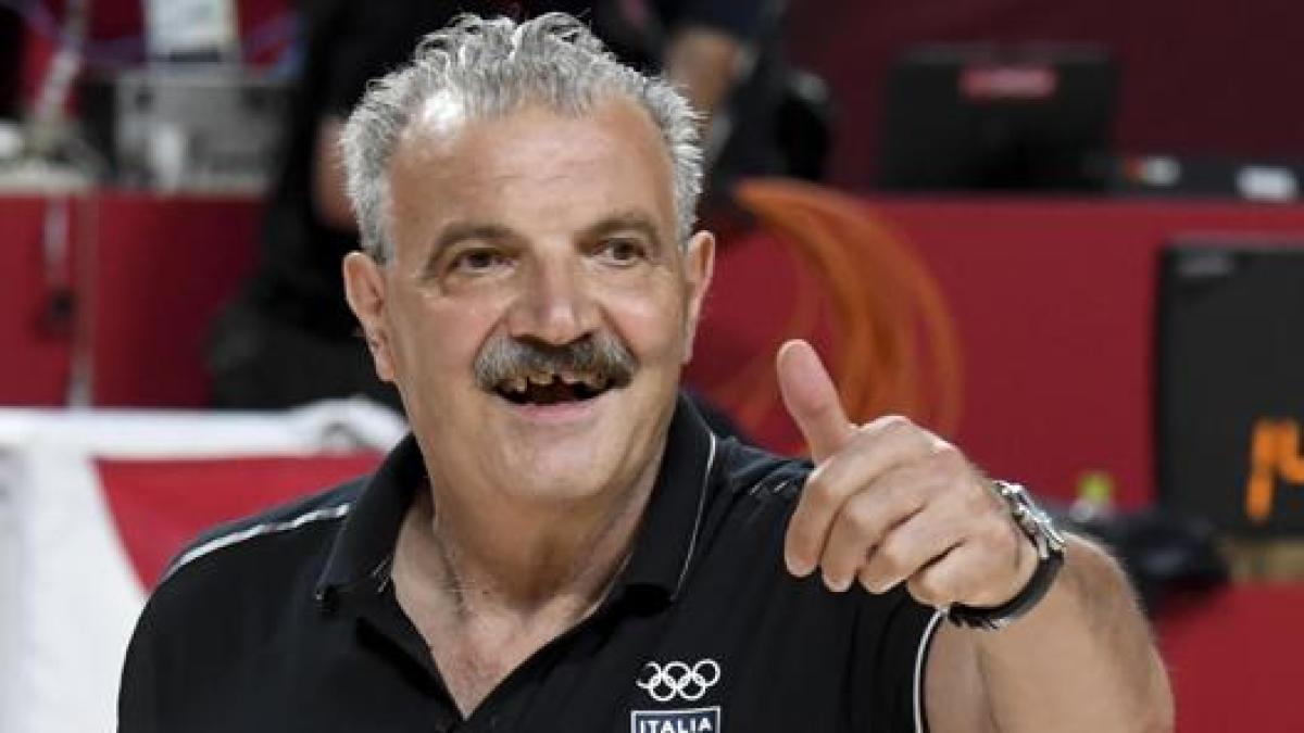 L'annuncio di Meo Sacchetti: "Smetto di allenare, grazie a tutti. Mi ritiro nella mia Alghero"