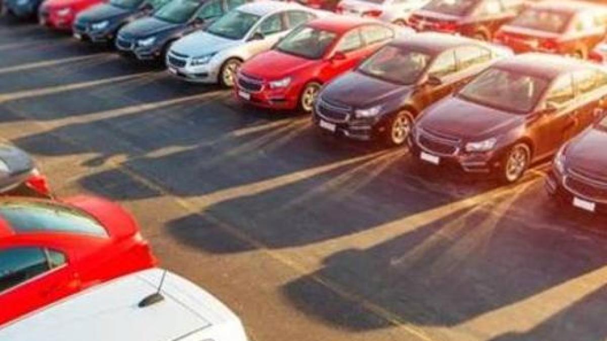 L'Italia su strada: è record di auto su 1.000 abitanti, ma sono sempre più vecchie