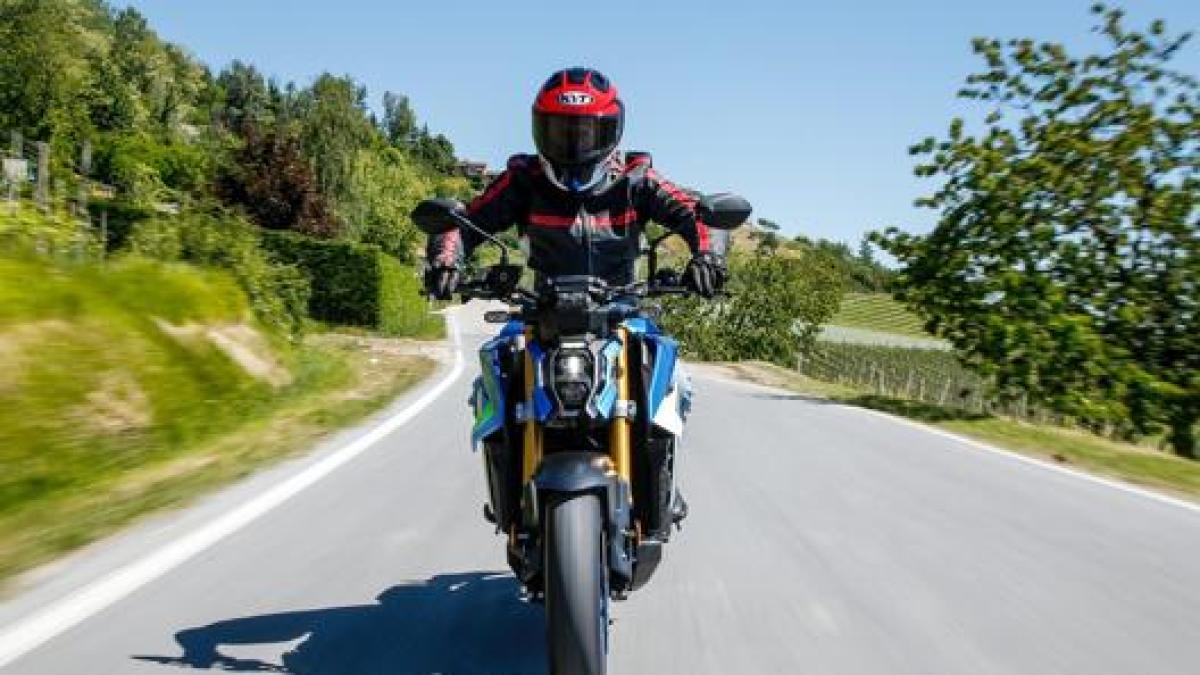 Suzuki Gsx S Prova Prezzo E Scheda Tecnica Della Naked Gazzetta It