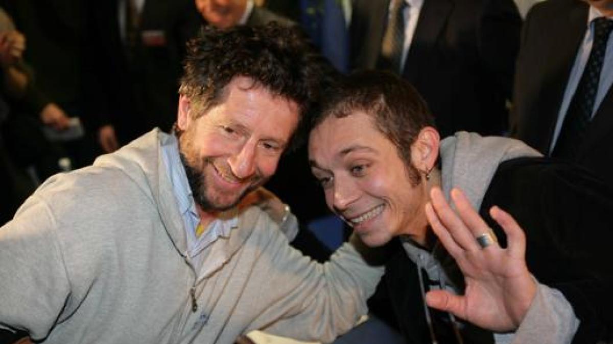 Dalla denuncia alla compagna ai soldi spariti dai conti: Vale è in guerra col papà Graziano