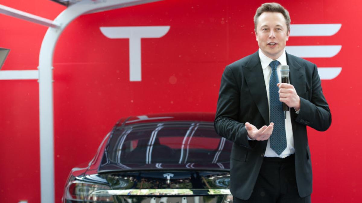 Elon Musk annuncia la guida autonoma com …