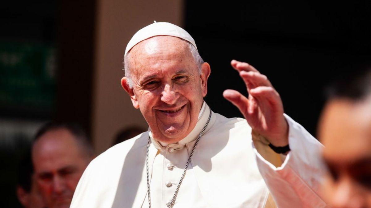 Papa Francesco compleanno di lavoro: Sto bene, e il ginocchio