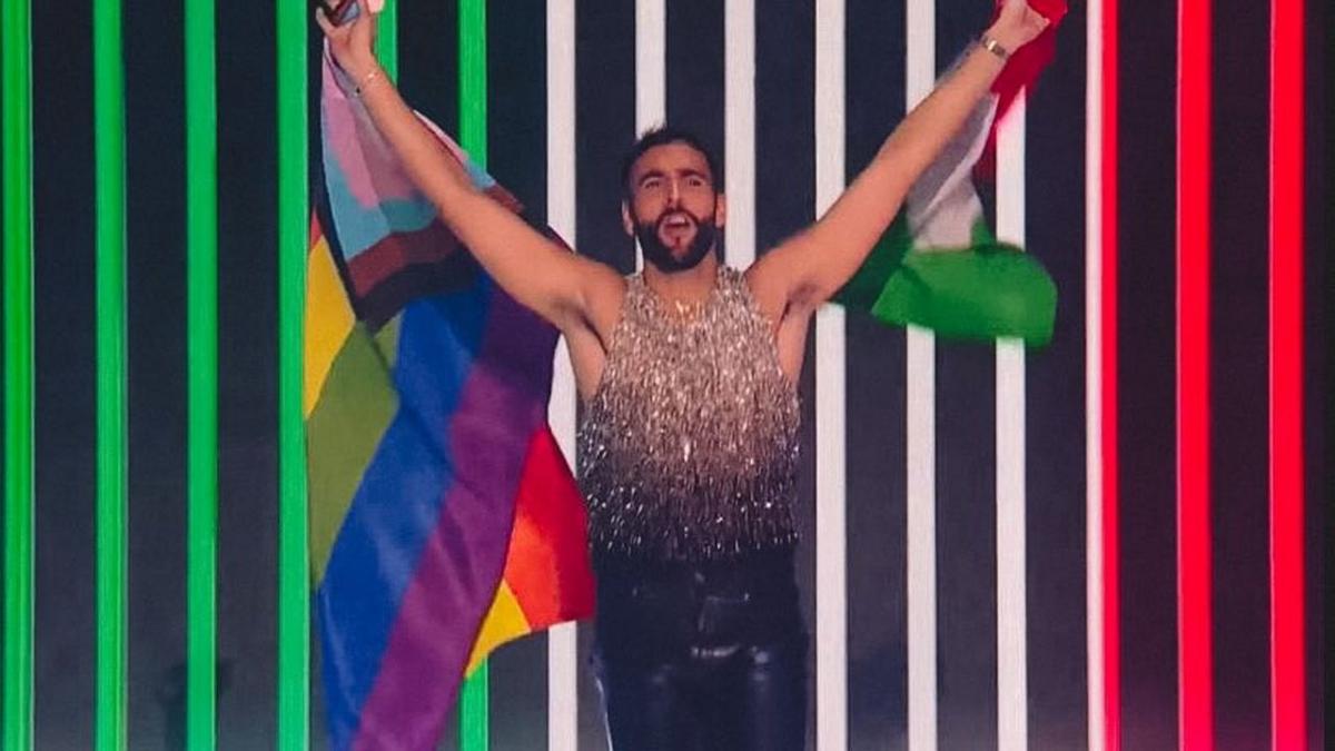 <b>Marco</b> <b>Mengoni</b> all’Eurovision con tricolore, bandiera lgbtbiqa+ e un premio ...