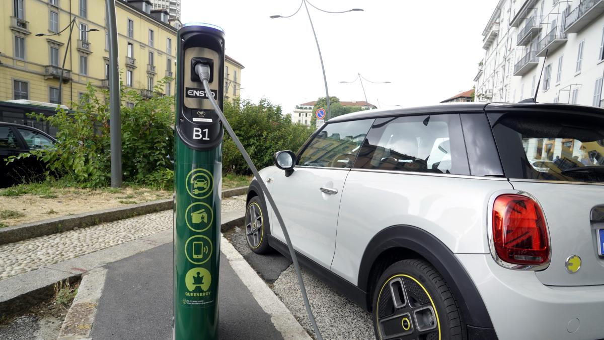 rubavano il rame delle colonnine di ricarica per le auto elettriche arrestati da Gazzetta.it rubavano il rame delle colonnine di ricarica per le auto elettriche arrestati