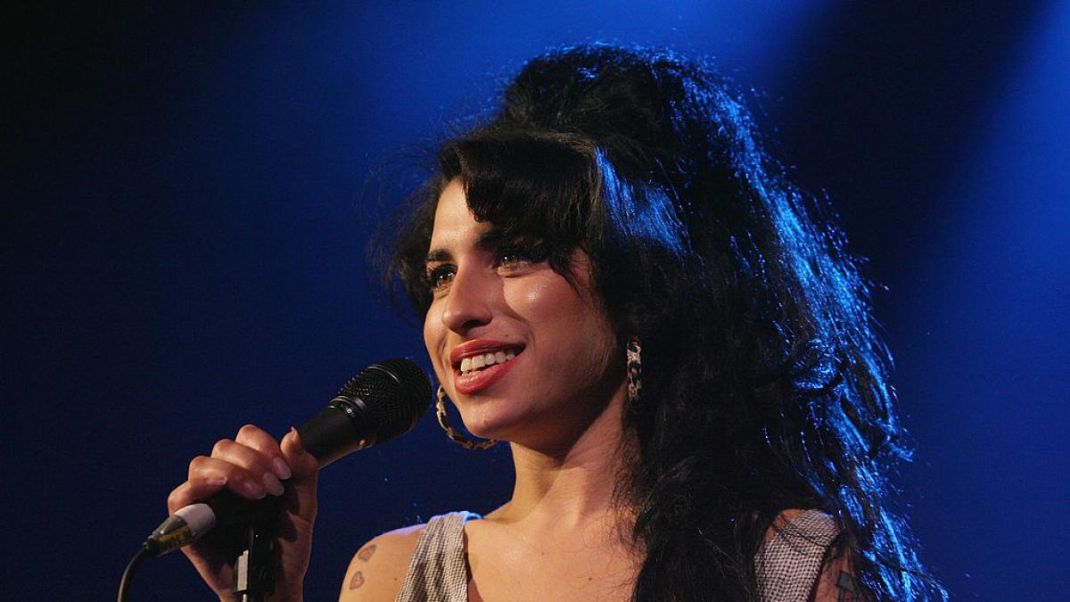 Amy Winehouse oggi avrebbe compiuto 40 anni: la carriera e il successo ...