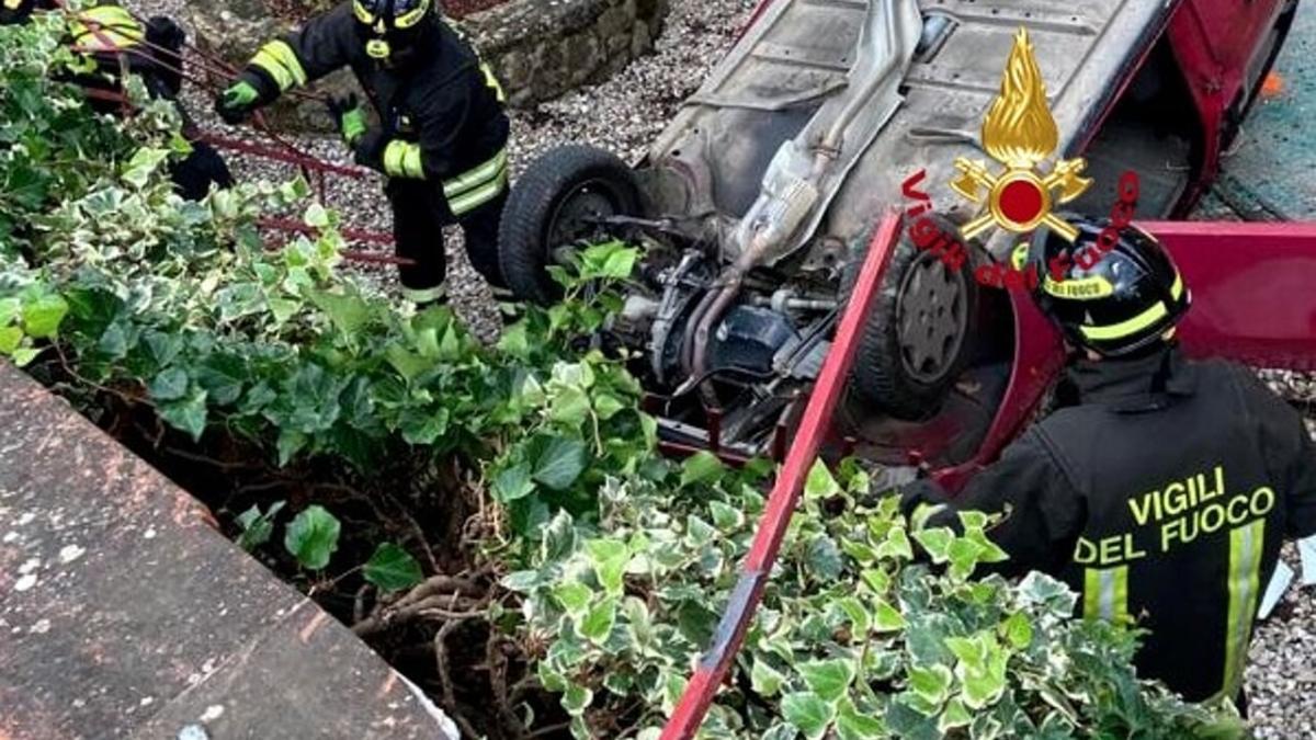 Incidente Mortale Firenze: Auto Fuori Strada Finisce In Un Giardino, Un ...