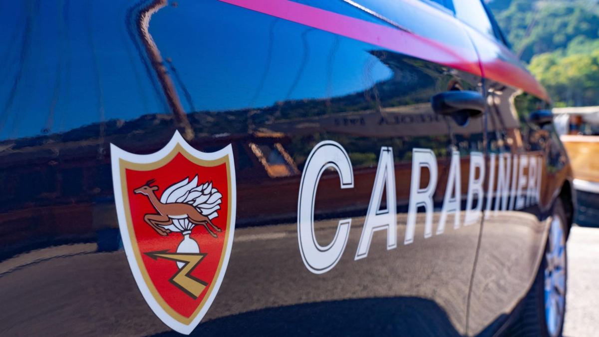 Pirata in auto investe due pedoni, morto un ragazzo