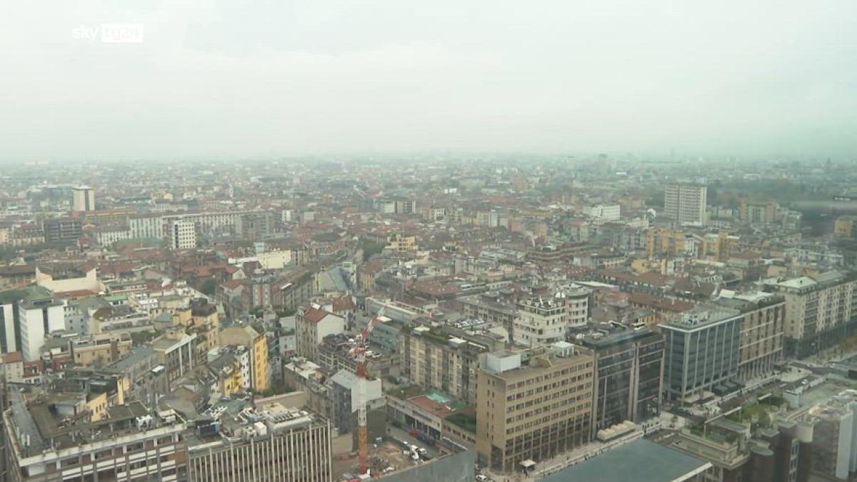Milano: valori di smog troppo elevati. Scatta lo stop alle auto più inquinanti in alcune province della Lombardia Milano: valori di smog troppo elevati. Scatta lo stop alle auto più inquinanti in alcune province della Lombardia