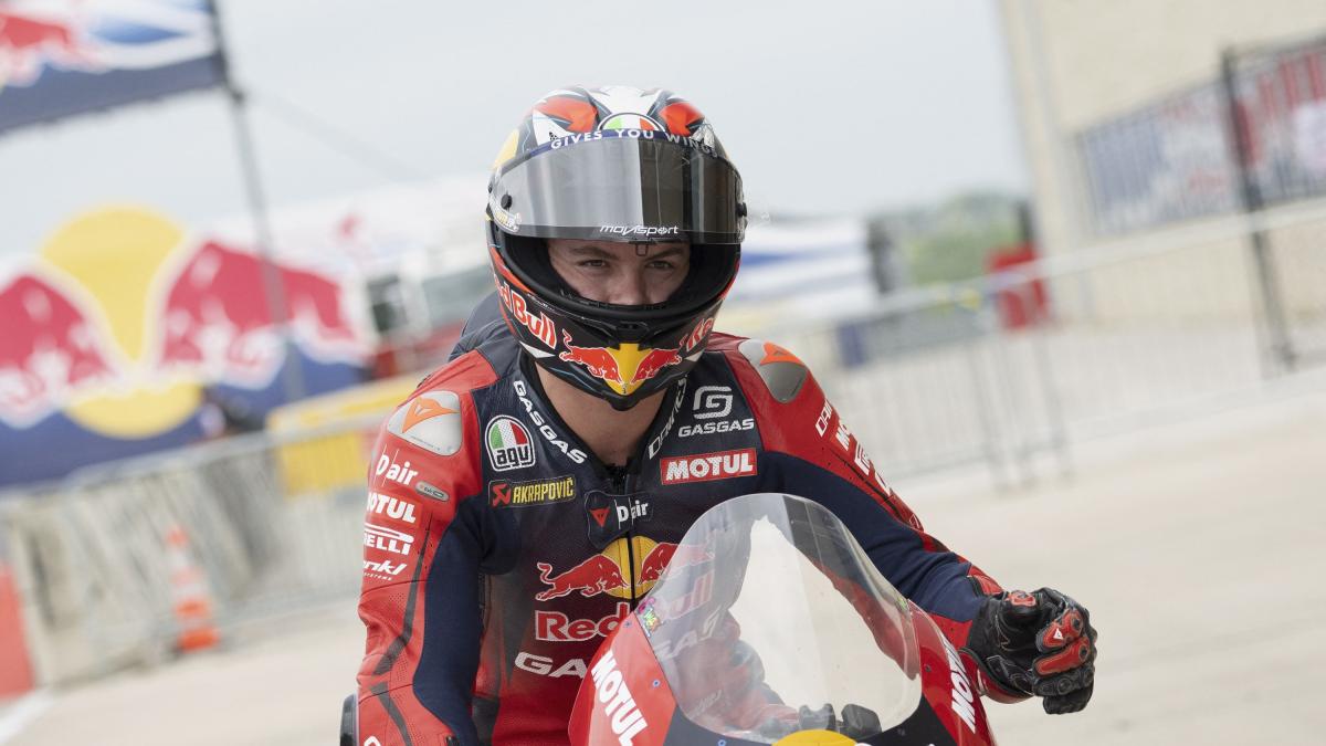 Moto2 Catalogna, prima vittoria per Holgado. Gonzalez allunga nel Mondiale Moto2 Catalogna, prima vittoria per Holgado. Gonzalez allunga nel Mondiale
