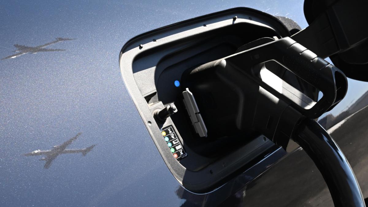 incentivi auto elettriche 2025 al via fino a 11 mila euro quello che c8217232 da sapere