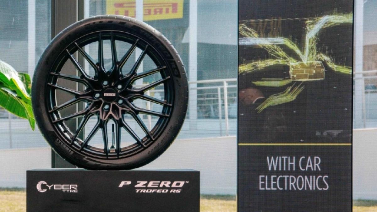 pirelli cyber tyre la tecnologia degli pneumatici intelligenti per le nuove aston martin