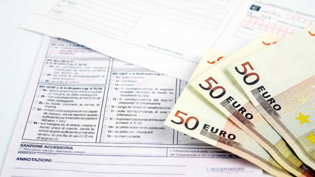 Guerra al pezzotto, più di 2200 multe. Il commissario Agcom: "È un cancro culturale"