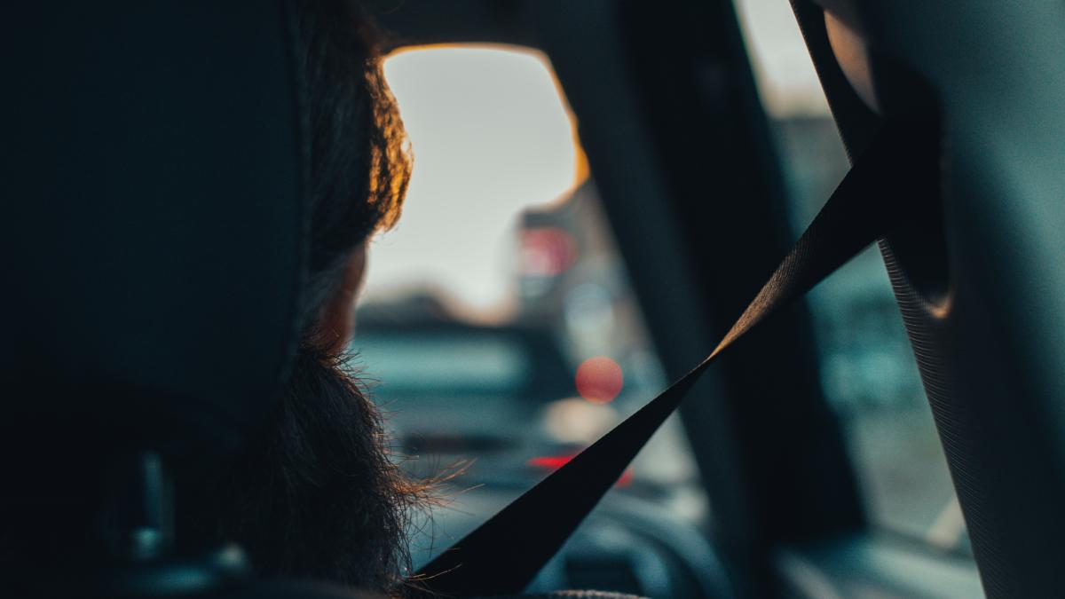 Cinture di sicurezza in auto: regole, multe e responsabilità in caso di incidente