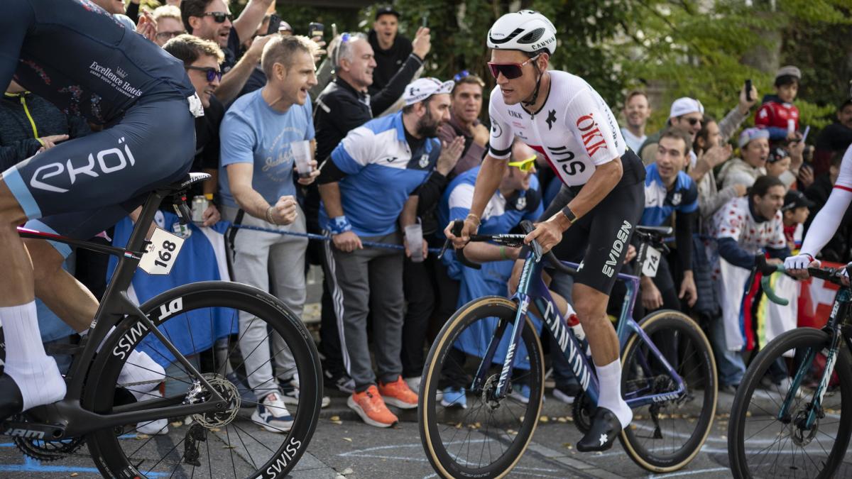 World Cycling Championships LIVE: Pogacar, Evenepol and Van Der Poel for glory. 6 forward, group at 3’10”