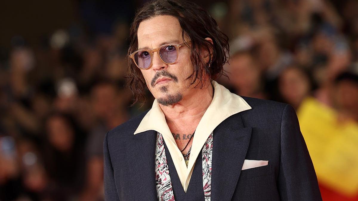 Johnny Depp alla Festa del Cinema di Roma: look da red carpet per il film Mod&#xEC; con Scamarcio e il Premio alla Carriera