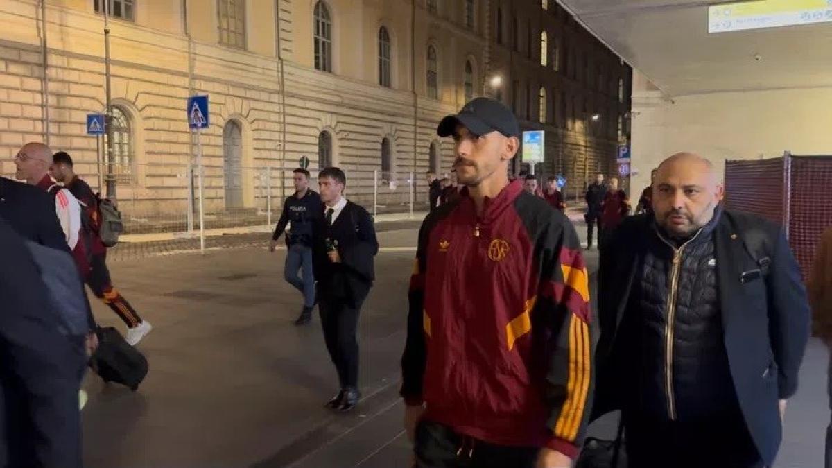 &#x22;La pazienza &#xE8; finita&#x22;: Roma contestata nella notte, tifosi a confronto con Pellegrini e Mancini