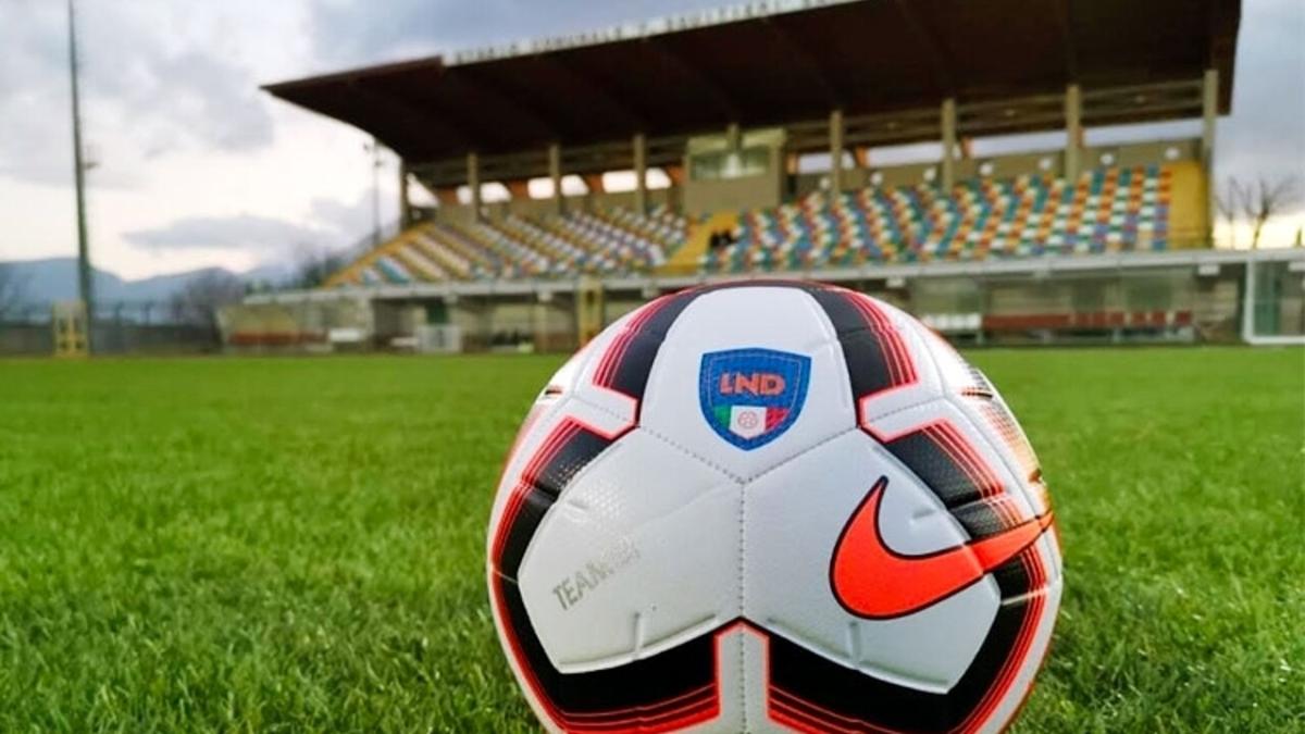 Aveva augurato un cancro a un calciatore: arbitro sospeso per due anni Aveva augurato un cancro a un calciatore: arbitro sospeso per due anni