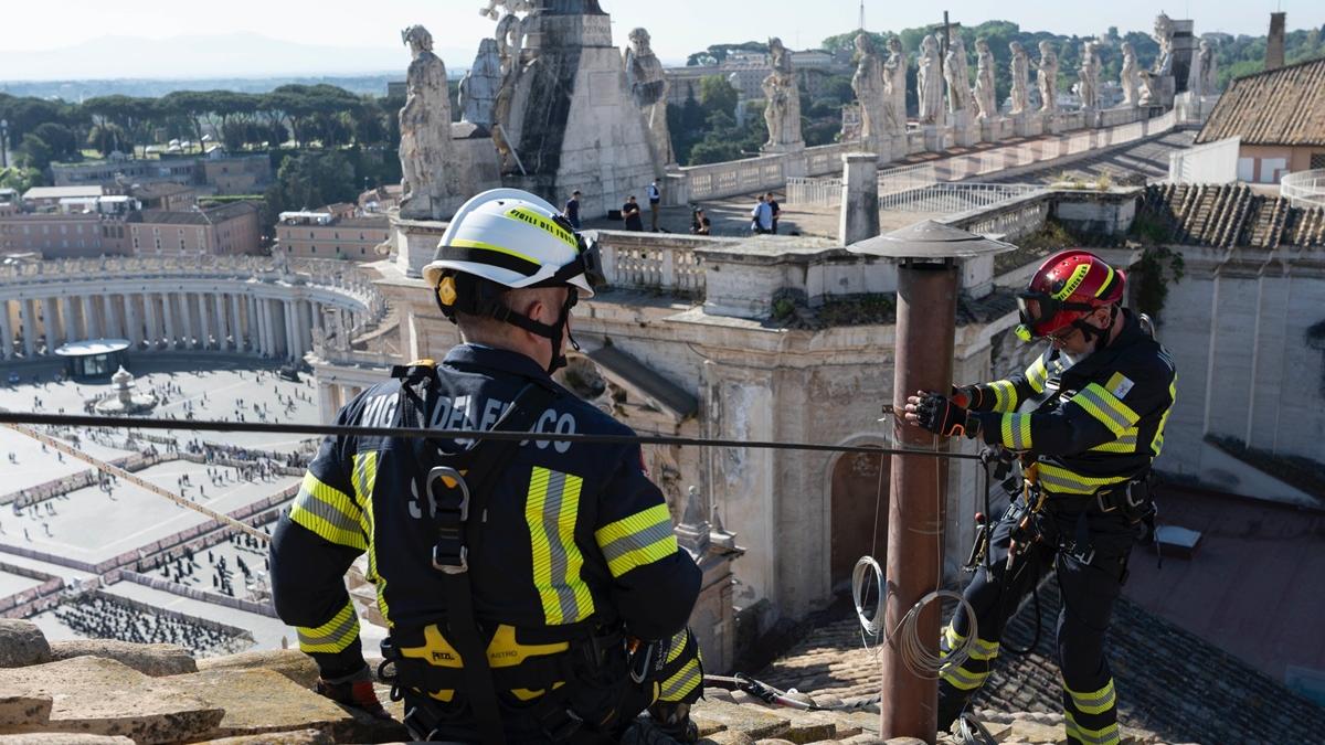 Conclave, come funziona la fumata bianca o nera, a che ora è attesa