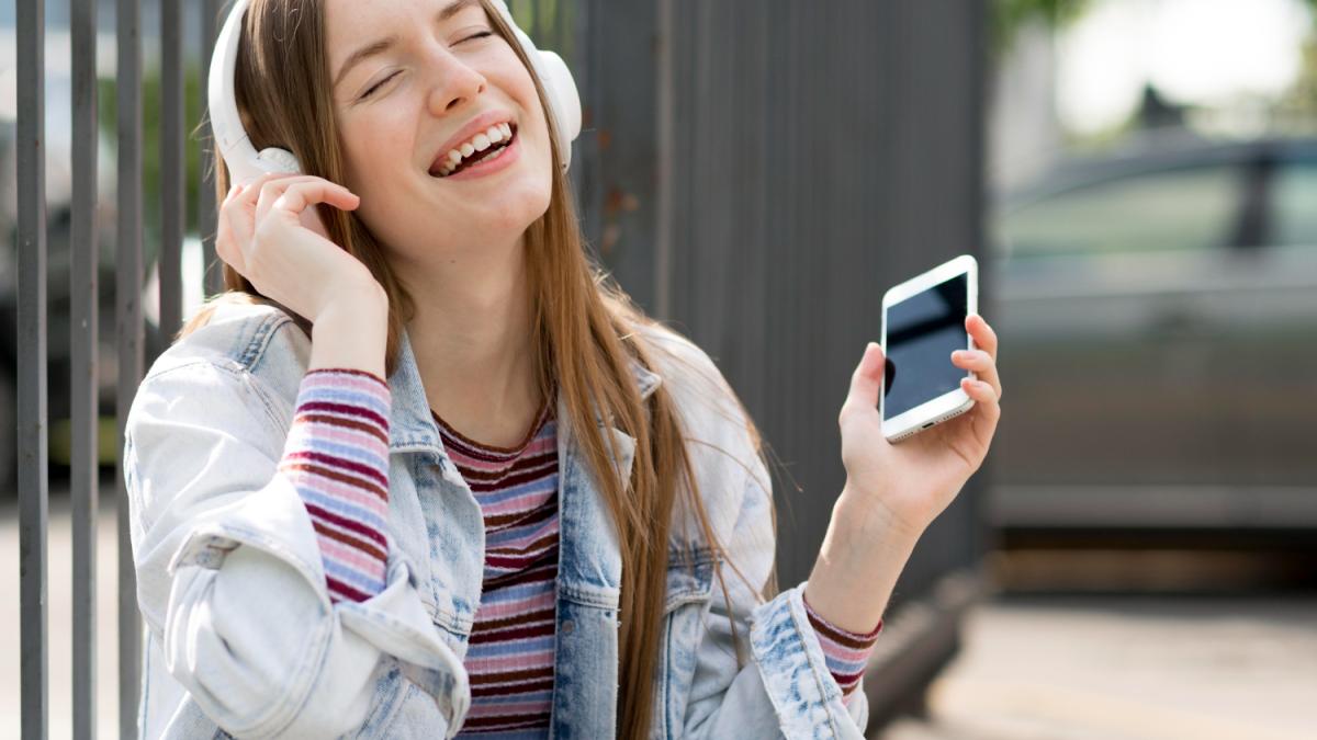 la scienza spiega perché amiamo la musica cervello e suoni vibrano insieme