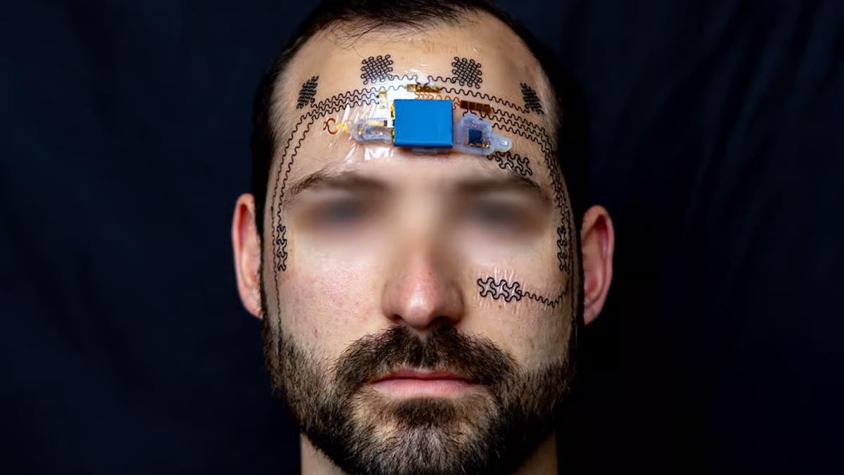Il tatuaggio elettronico che misura lo stress mentale: ecco a quali lavoratori servirebbe Il tatuaggio elettronico che misura lo stress mentale: ecco a quali lavoratori servirebbe