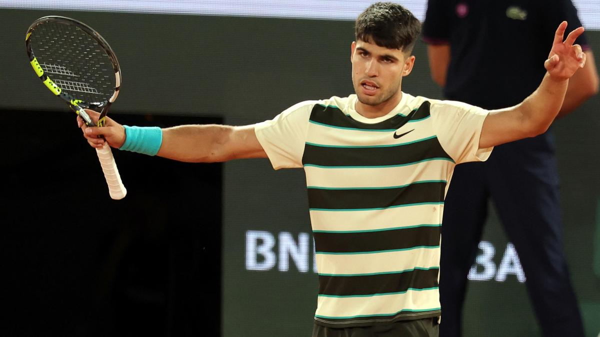 Alcaraz rischia con Dzumhur, poi vince in quattro set: agli ottavi troverà Shelton