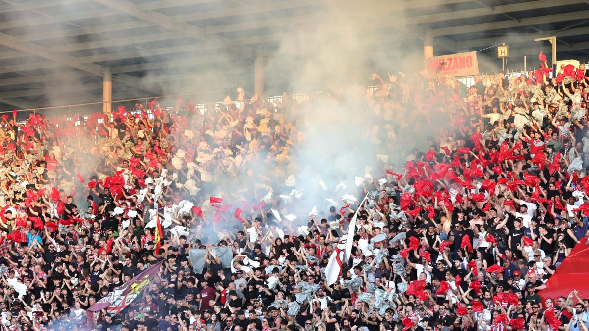 Cremonese in A per la 6ª volta! Da "Mondo" a Simoni, tutti gli eroi promozione Cremonese in A per la 6ª volta! Da "Mondo" a Simoni, tutti gli eroi promozione