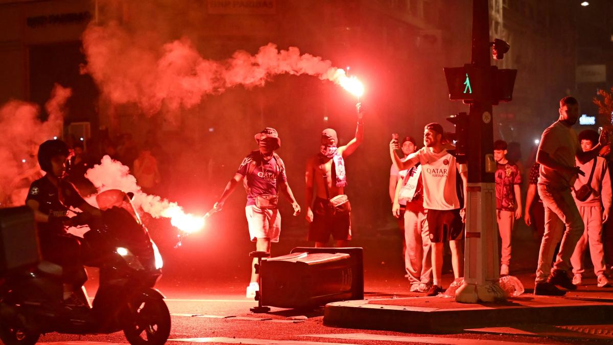 Parigi, disordini durante la festa Champions: oltre 130 arresti. Auto sulla folla a Grenoble Parigi, disordini durante la festa Champions: oltre 130 arresti. Auto sulla folla a Grenoble