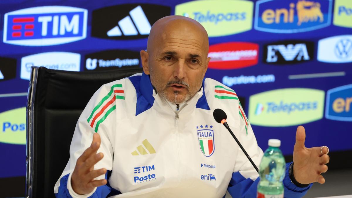 Spalletti: "Acerbi non ha risposto alla convocazione in Nazionale. Prendiamo atto" Spalletti: "Acerbi non ha risposto alla convocazione in Nazionale. Prendiamo atto"