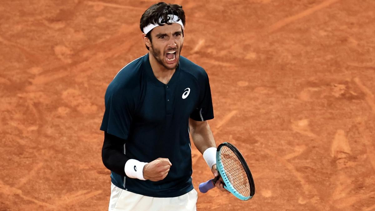 Capolavoro Musetti: batte Rune in quattro set e conquista per la prima volta i quarti di Parigi Capolavoro Musetti: batte Rune in quattro set e conquista per la prima volta i quarti di Parigi