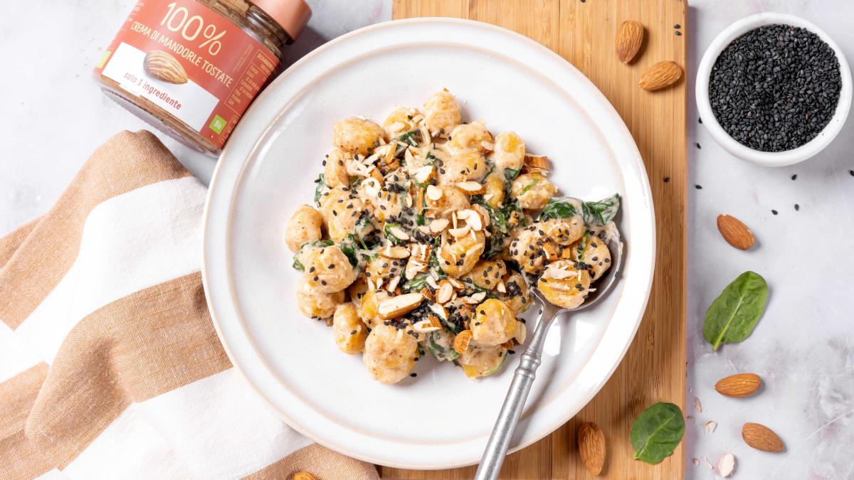 La nutrizione dello sportivo: 4 ricette dolci e salate con le creme 100% frutta secca La nutrizione dello sportivo: 4 ricette dolci e salate con le creme 100% frutta secca