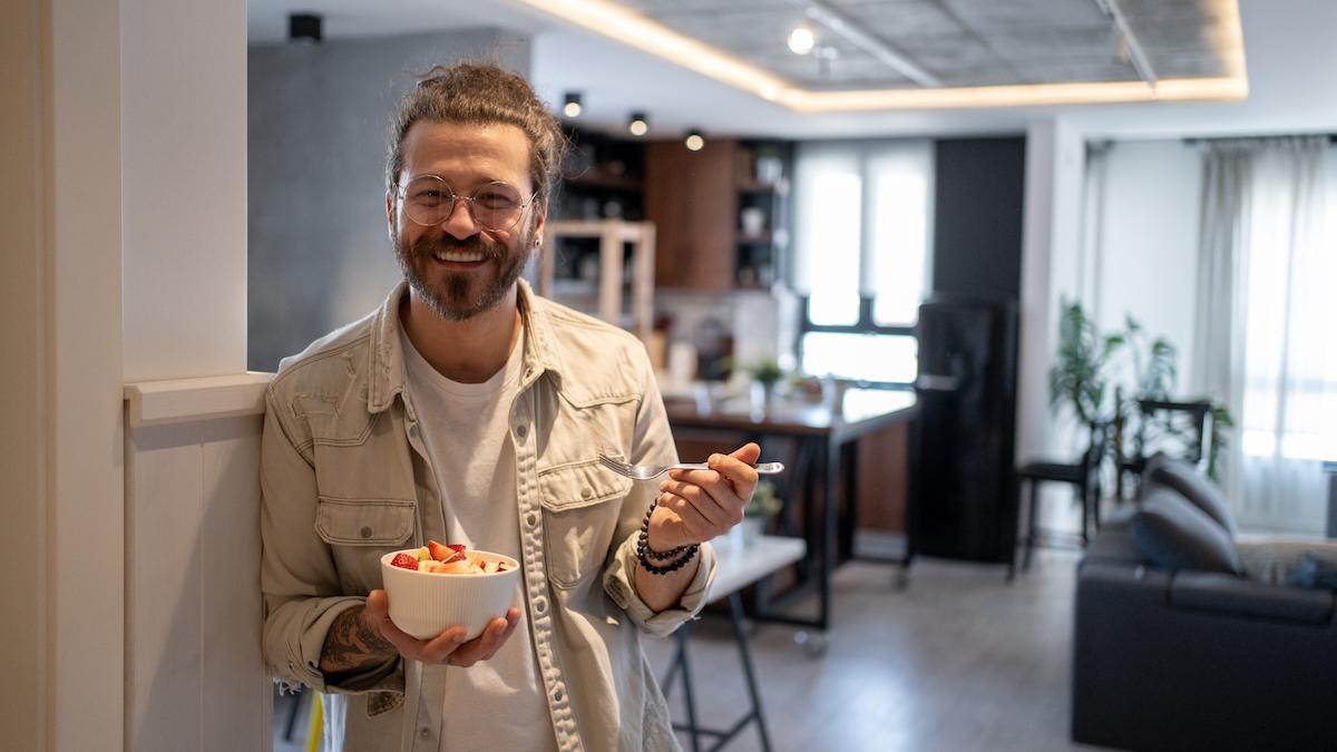 Capelli più forti e folti: ecco cosa mangiare e cosa evitare secondo l’esperto Capelli più forti e folti: ecco cosa mangiare e cosa evitare secondo l’esperto