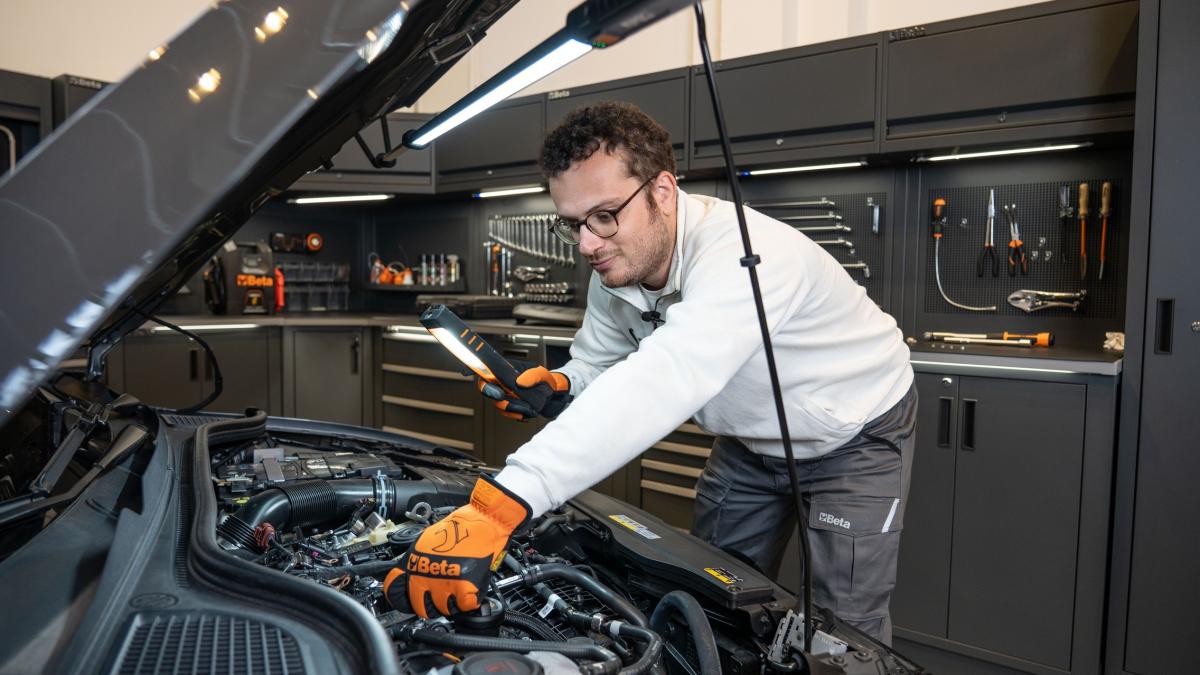 filtro abitacolo e sostituzione candele gli interventi su una volkswagen golf gti