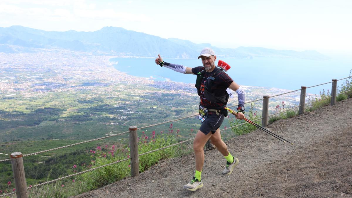 Trail running: chi è il guardiano invisibile che chiude la gara con il "servizio scopa" Trail running: chi è il guardiano invisibile che chiude la gara con il "servizio scopa"