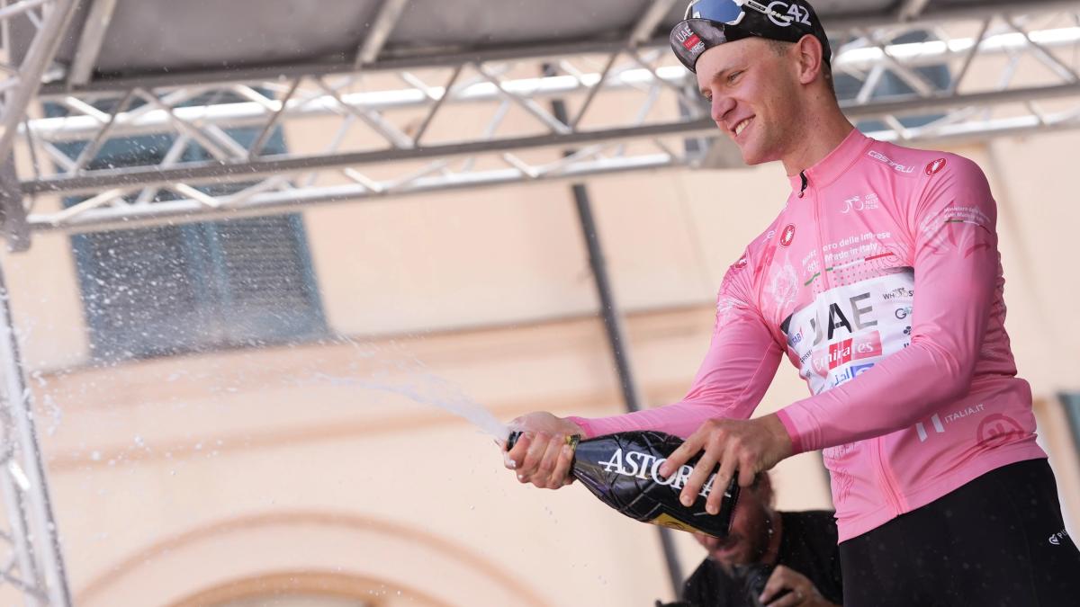 Next Gen, Schwarzbacher prima maglia rosa. Alle sue spalle Van Kerckhove e Thornley Next Gen, Schwarzbacher prima maglia rosa. Alle sue spalle Van Kerckhove e Thornley