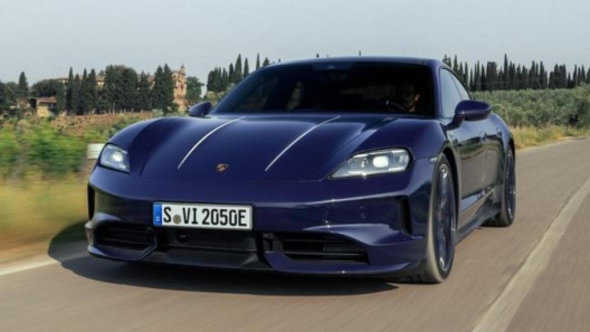 porsche italia fa 40 anni ecco le 911 carrera 4 gts e la taycan 4s firmate ferragamo