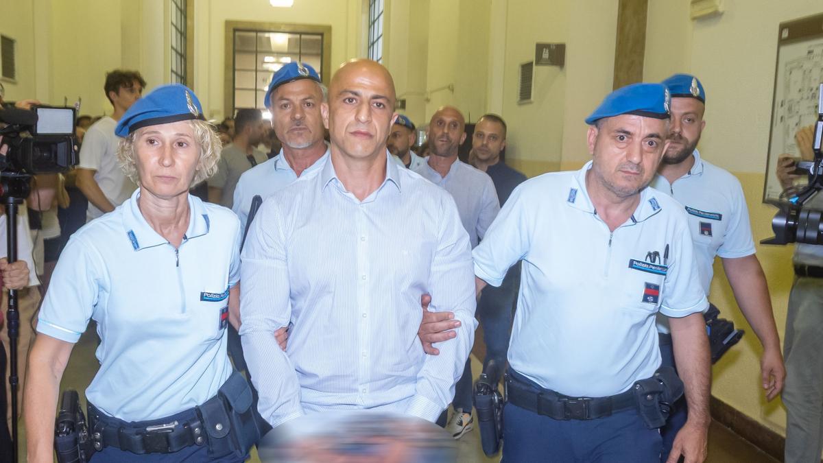 Processo ultrà Milan: 4 anni di reclusione per Rosiello, l’ex bodyguard di Fedez Processo ultrà Milan: 4 anni di reclusione per Rosiello, l’ex bodyguard di Fedez
