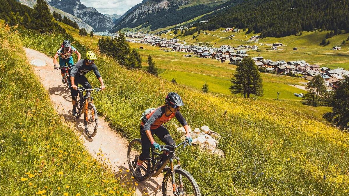 Pedalate nella natura, super ospiti e la meraviglia di Livigno: nasce Above the Bike Experience Pedalate nella natura, super ospiti e la meraviglia di Livigno: nasce Above the Bike Experience