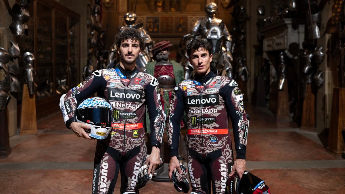 Al Mugello Ducati omaggia il Rinascimento fiorentino: ecco moto e divise di Marquez e Bagnaia Al Mugello Ducati omaggia il Rinascimento fiorentino: ecco moto e divise di Marquez e Bagnaia
