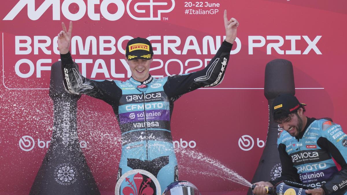 Sogno Quiles al Mugello: piega Carpe e fa festa con Marquez. Foggia sul podio dopo 3 anni Sogno Quiles al Mugello: piega Carpe e fa festa con Marquez. Foggia sul podio dopo 3 anni