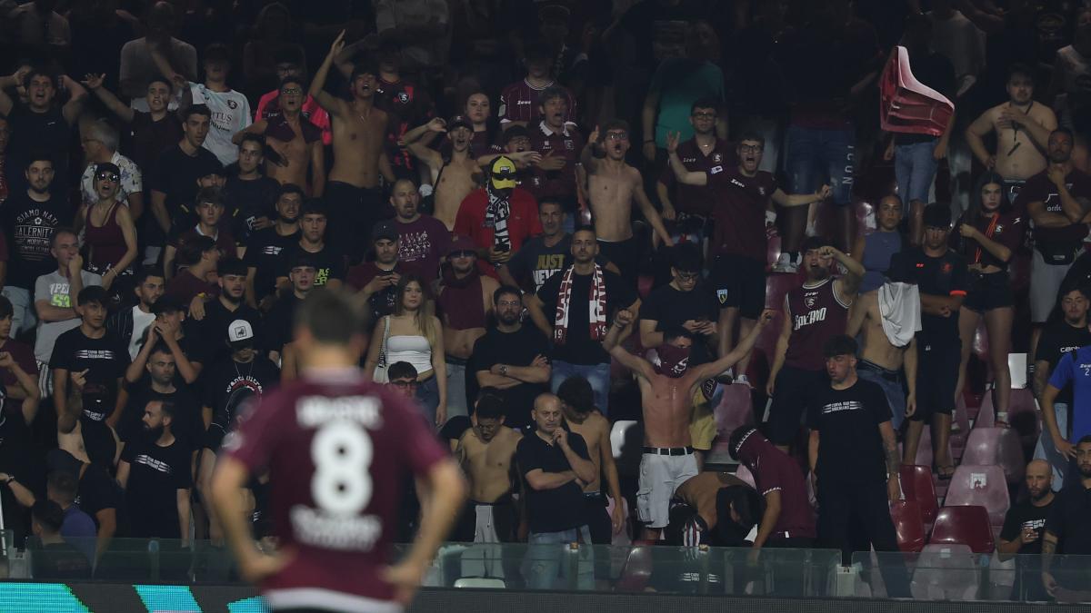 Salernitana, il giorno dopo: è caccia ai violenti. E intanto parte la rivoluzione Salernitana, il giorno dopo: è caccia ai violenti. E intanto parte la rivoluzione