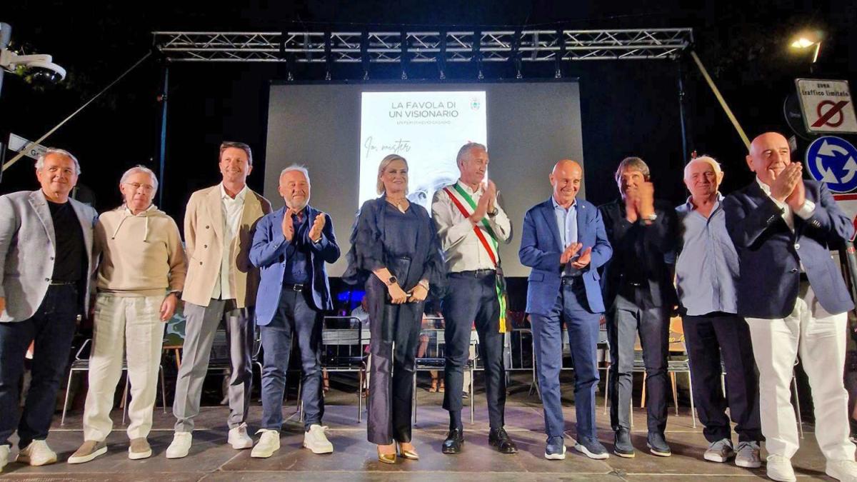 festa per sacchi conte lo incorona un maestro