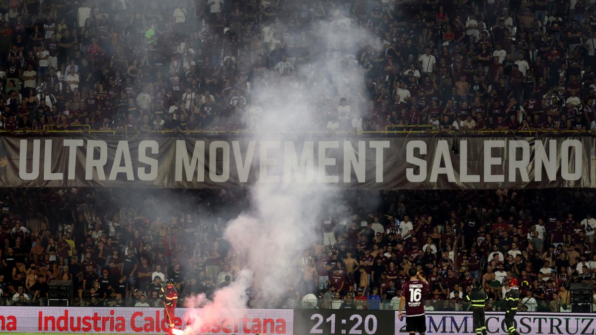 Salernitana ufficialmente in C: dal Giudice Sportivo 0 3 a tavolino e due gare a porte chiuse Salernitana ufficialmente in C: dal Giudice Sportivo 0 3 a tavolino e due gare a porte chiuse
