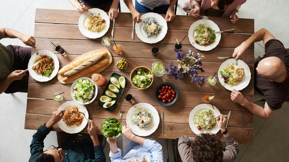 Gli alimenti da limitare a cena se si cerca di perdere peso Gli alimenti da limitare a cena se si cerca di perdere peso
