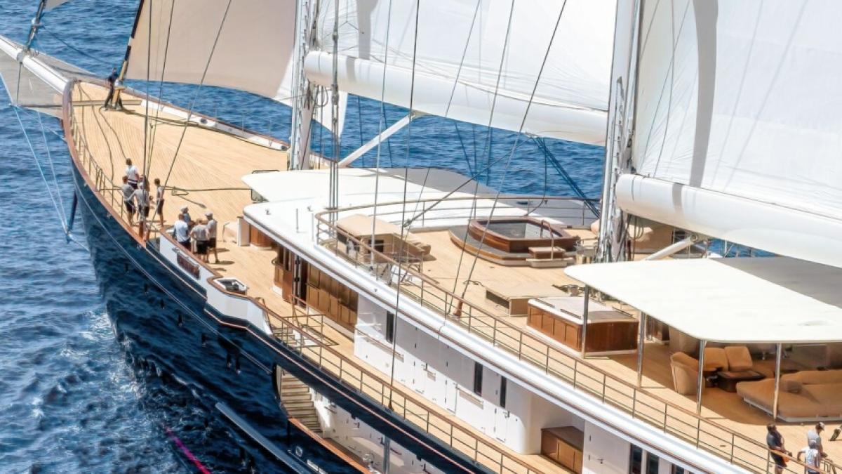 Nozze di Bezos, sfilata di megayachts a Venezia