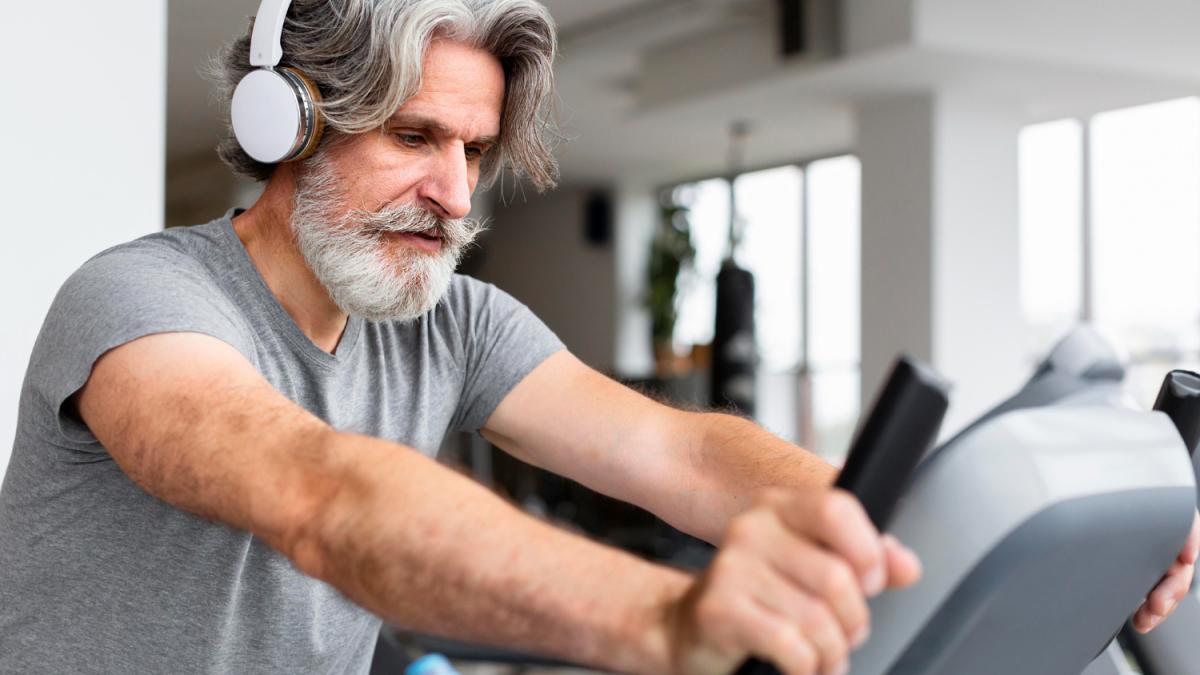 Cardio prima o dopo i pesi? La scienza (forse) ha trovato la risposta Cardio prima o dopo i pesi? La scienza (forse) ha trovato la risposta